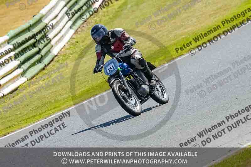 Vintage motorcycle club;eventdigitalimages;mallory park;mallory park trackday photographs;no limits trackdays;peter wileman photography;trackday digital images;trackday photos;vmcc festival 1000 bikes photographs